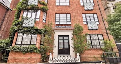 Compact, bright and well-equipped. Ideal for solo guests or couples looking for an easy coastal stay close to cafés and the beach.