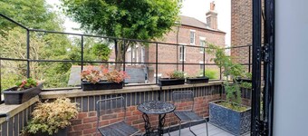 Quirky Art Deco Studio with Private Terrace