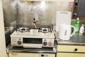 Fridge, microwave, stovetop, cookware/dishes/utensils