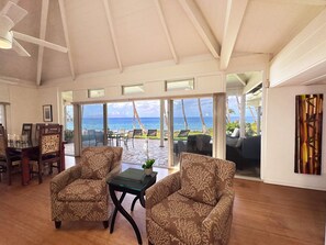 Fernseher, DVD-Player, Stereoanlage