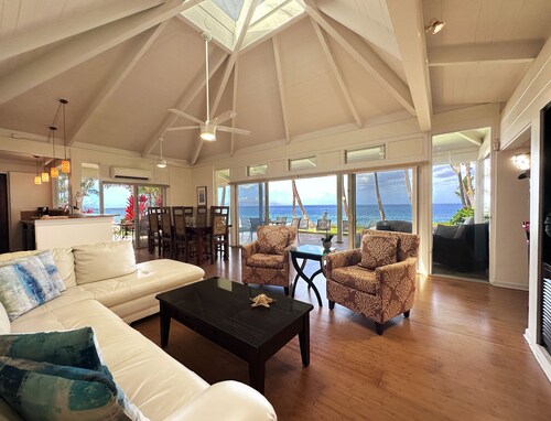 LUXURIOUSLY*OCEANFRONT Beach House with Sweeping 180°Views