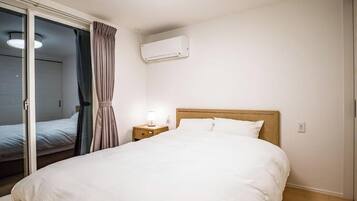 3 bedrooms, desk, iron/ironing board, free WiFi