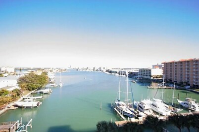 Newly renovated Clean, Bright Beach Villa in Best location.