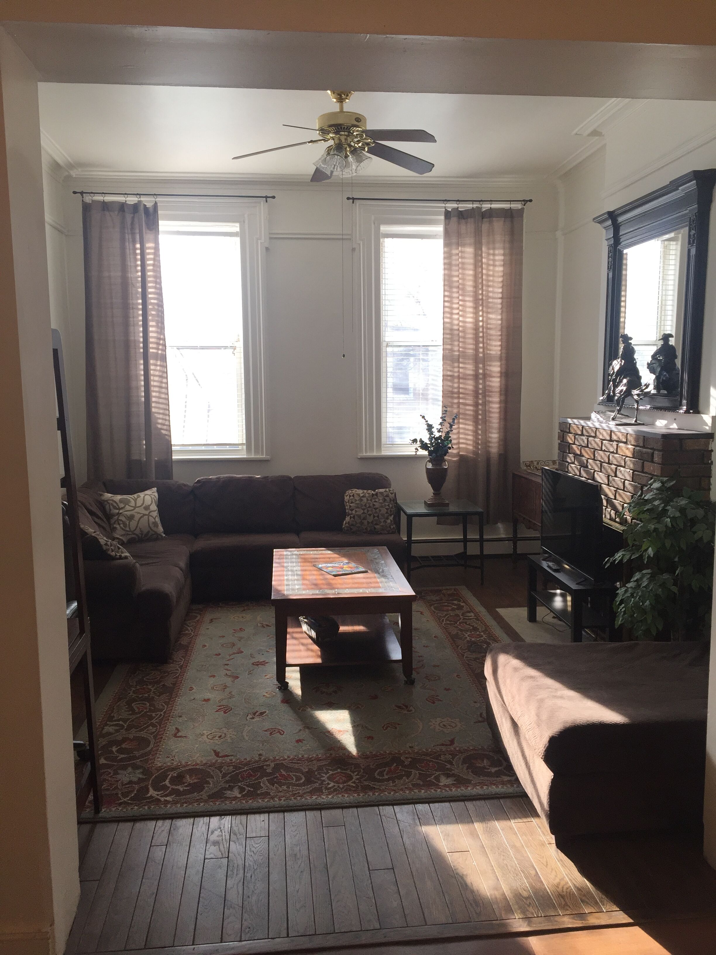 Spacious & Classic 2Bed Apartment Super Convenient Location