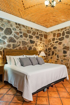 Traditioneel huisje | Luxe beddengoed, donsdekens, pillowtop-bedden, een kluis op de kamer