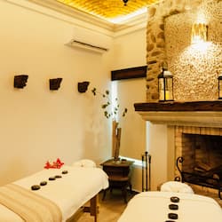 Couples treatment rooms, sauna, hot tub, steam room, body treatments