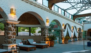 Couples treatment room(s), sauna, hot tub, steam room, body treatments