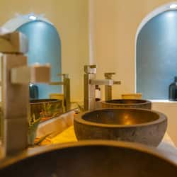 Couples treatment rooms, sauna, hot tub, steam room, body treatments