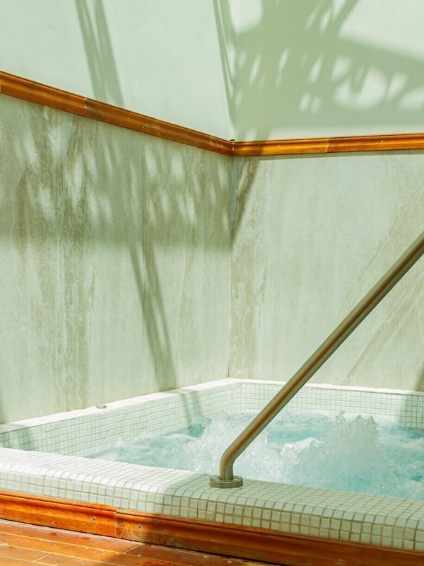 Couples treatment rooms, sauna, hot tub, steam room, body treatments