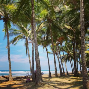 Beach nearby, beach towels - Point Break Beach House - Playa Hermosa - Jaco (Playa Hermosa)