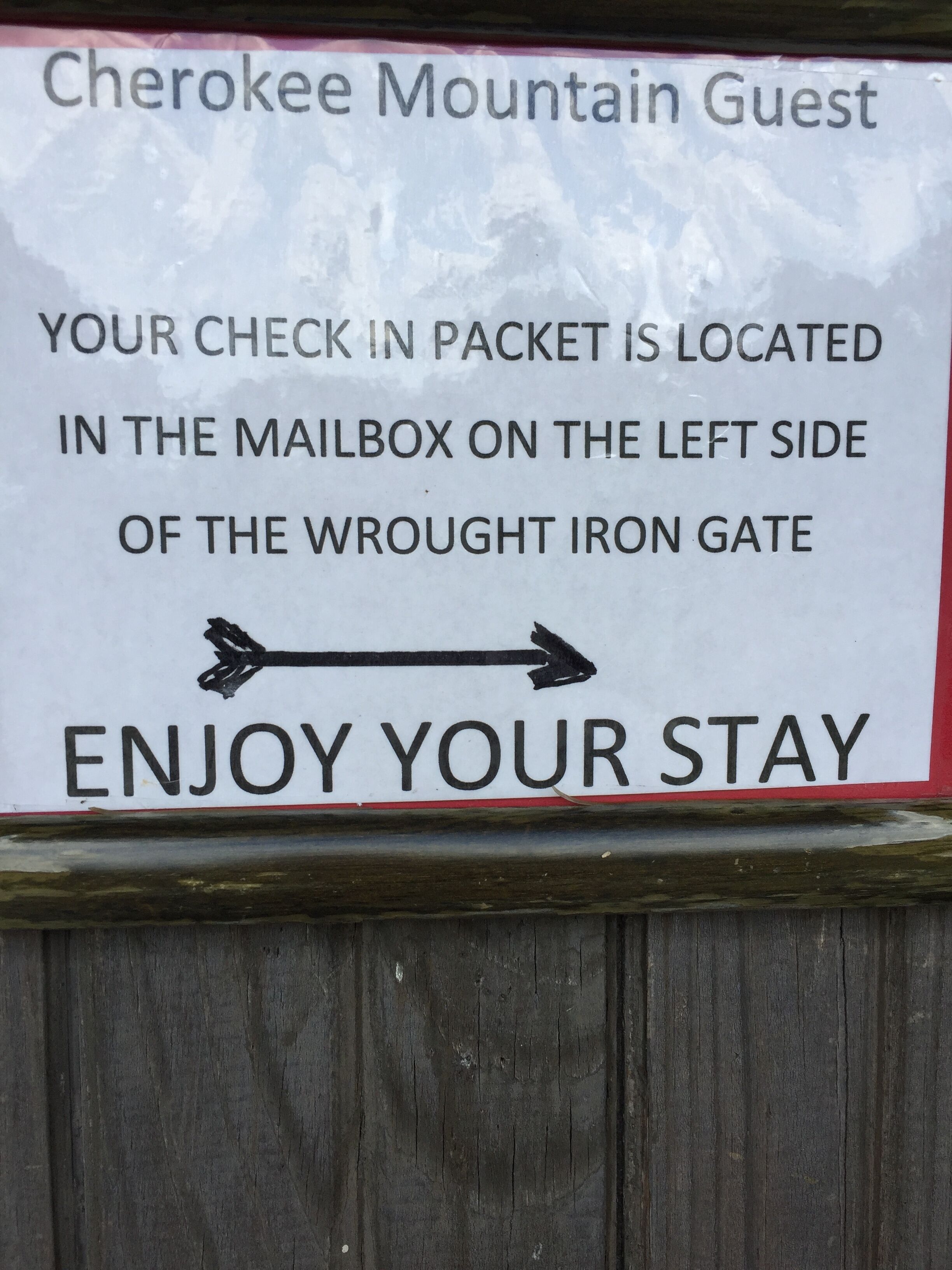 A sign for Cherokee Mountain Guest with directions to the check-in packet mailbox.