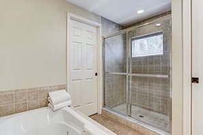 Shower - 2519-20 Tennis Villa-Charming 2 BR in Tranquil Setting on Amelia Island Omni! (Fernandina Beach)
