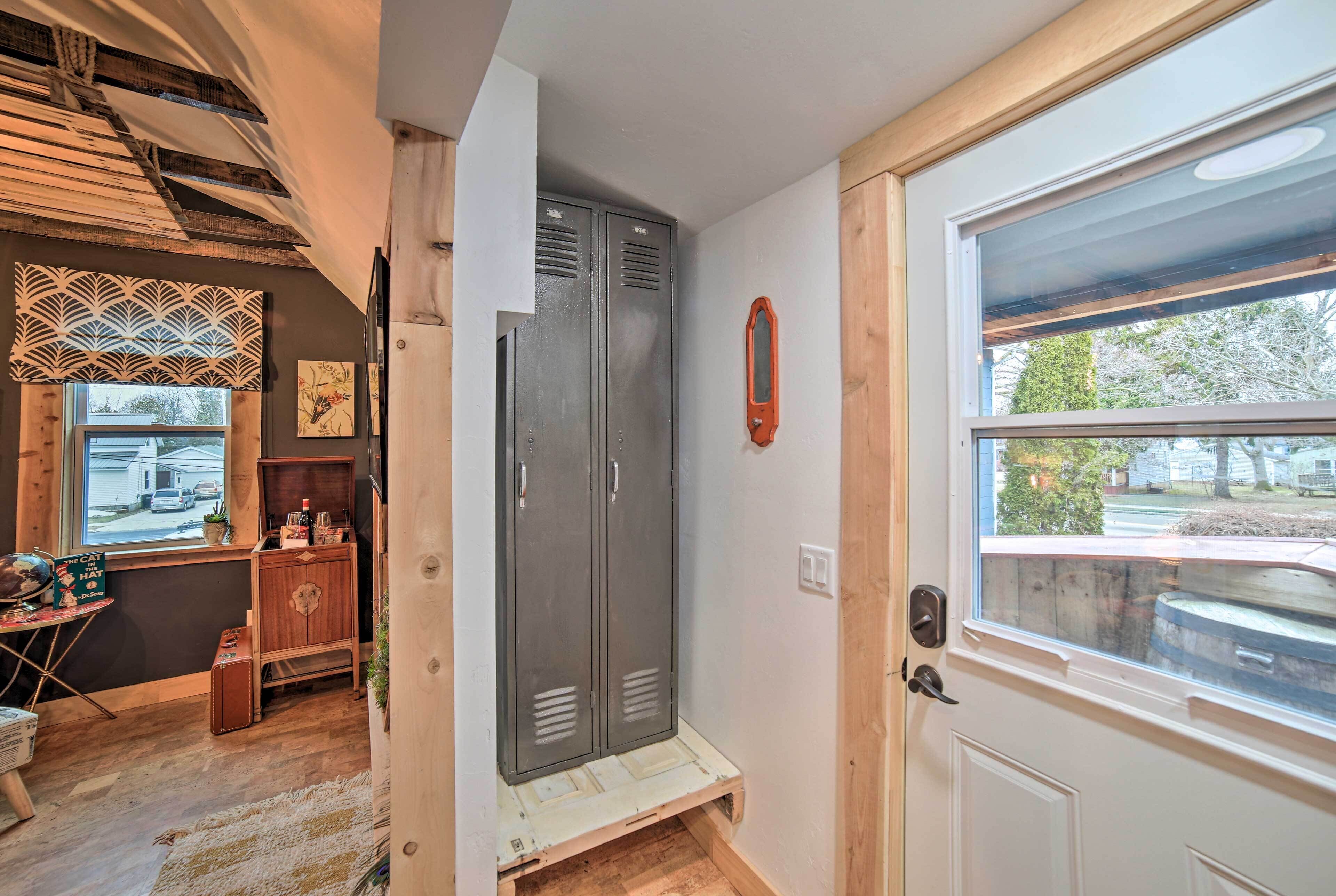 Chic Sturgeon Bay Escape - Walk to Downtown & Bay!