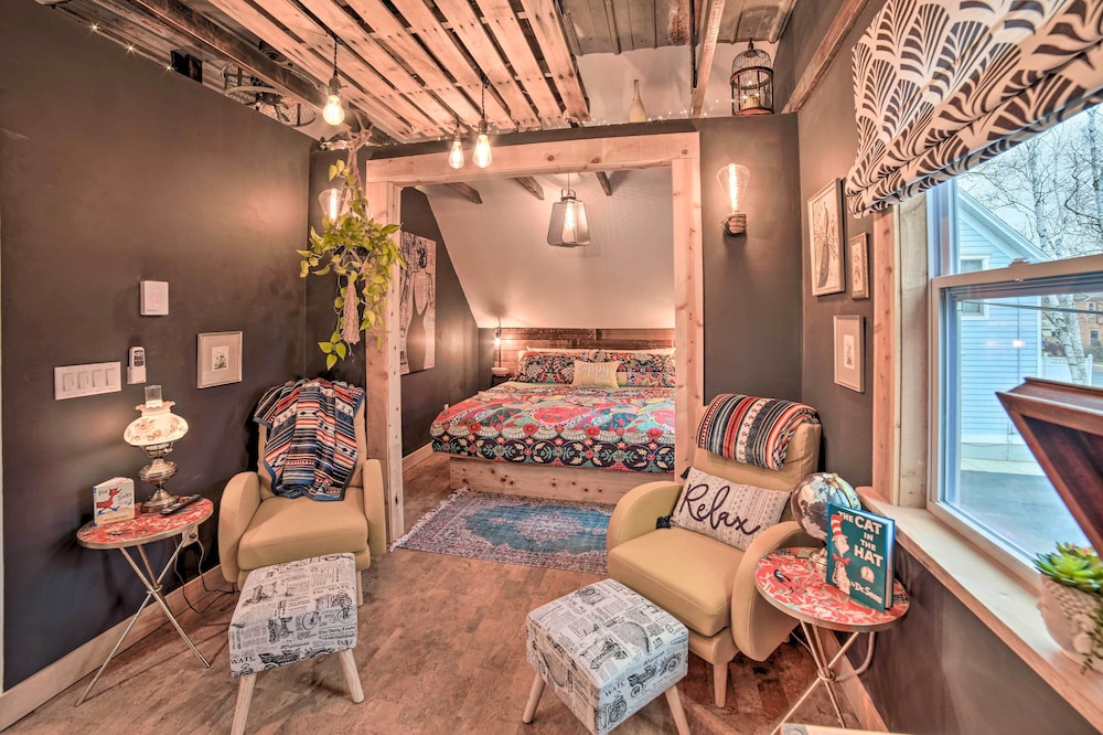 Chic Sturgeon Bay Escape - Walk to Downtown & Bay!