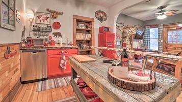 Fridge, microwave, dishwasher, coffee/tea maker