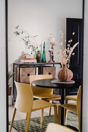 The Home Away From Home On Smith Street Collingwood (With Parking)