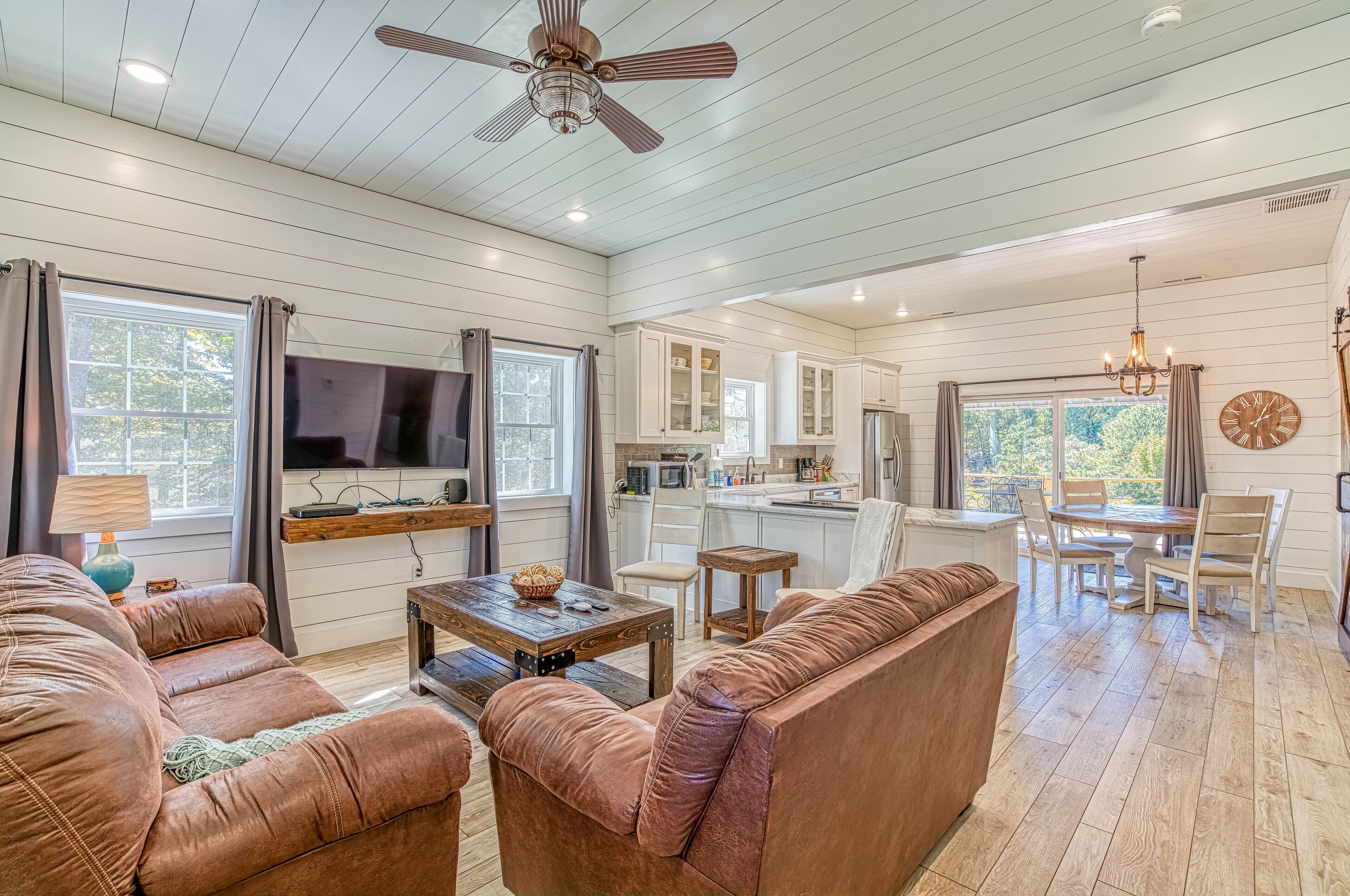 Pickwick Lake Vacation Rental (Sleeps 8-10) 3 BR,2 bath