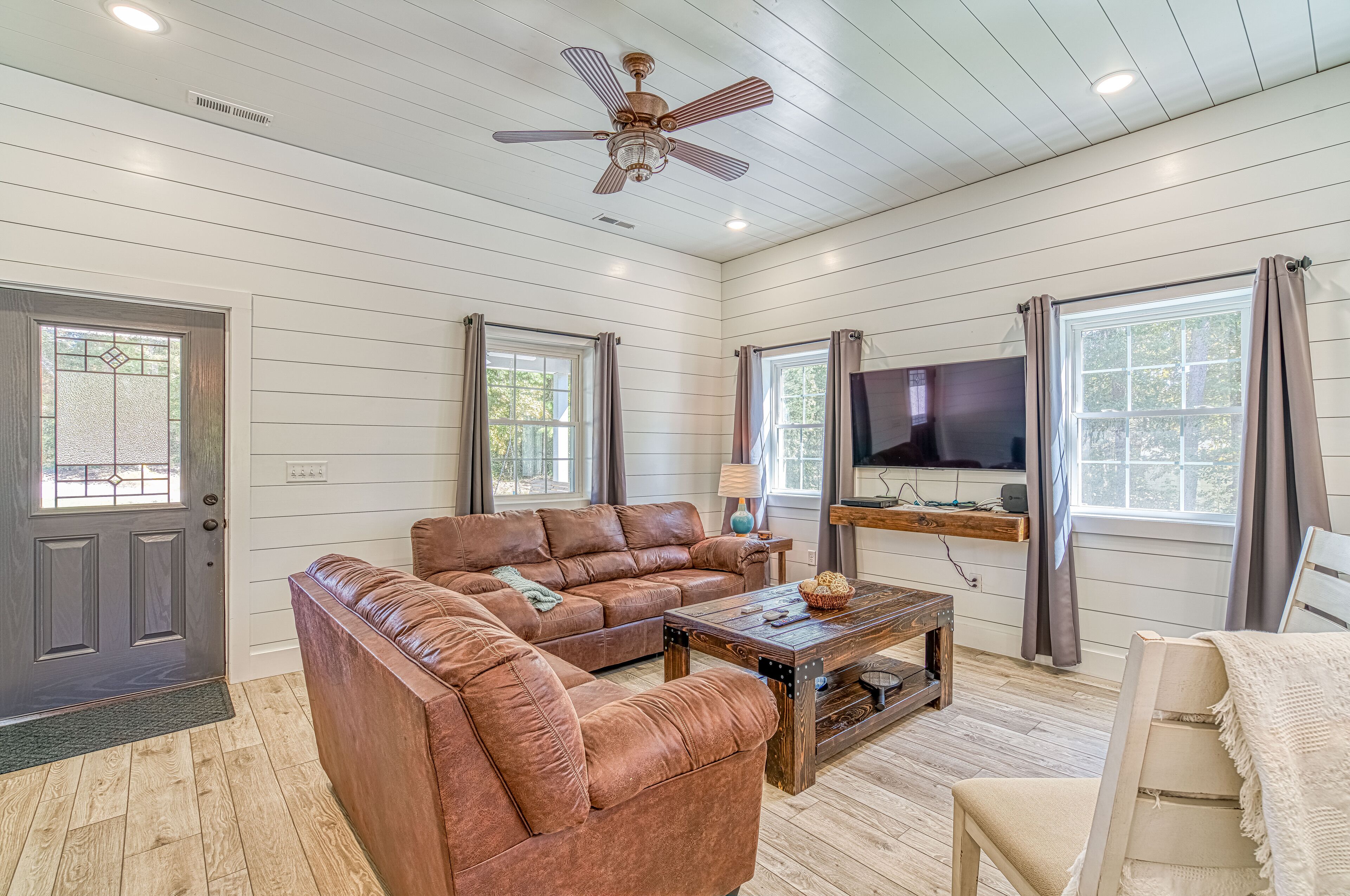 Pickwick Lake Vacation Rental (Sleeps 8-10) 3 BR,2 bath