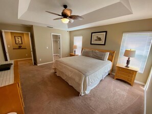 5 habitaciones, tabla de planchar con plancha, wifi y ropa de cama 