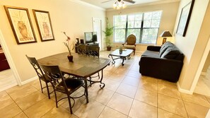 Dining - Bella Piazza 3/3 Condo, fully furnished, with king master and ensuite bathroom. Luxury near prime Orlando attractions (Davenport)
