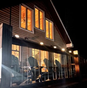 Outdoor dining - Waterfront paradise, hot tub.  Saratoga/Lake George. Super clean & sanitized. (Corinth)