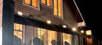 Waterfront paradise, hot tub.  Saratoga/Lake George. Super clean & sanitized.