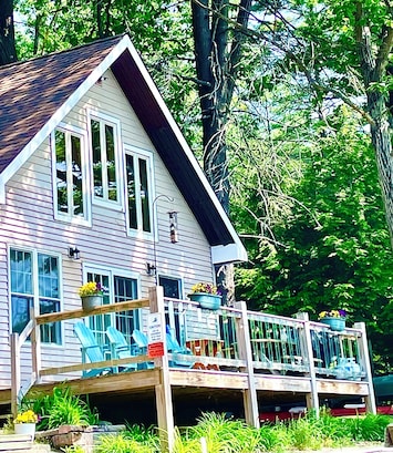 Custom glass balusters on the deck for an unfiltered, beautiful water view. 