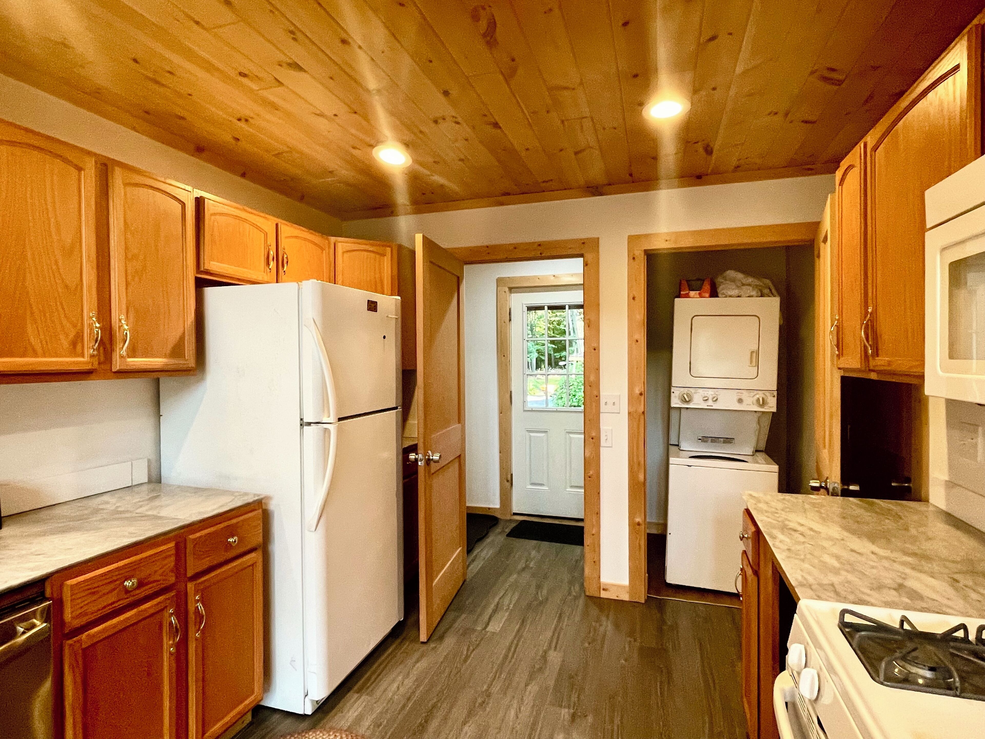 Waterfront paradise, close to Saratoga and Lake George. Super clean & sanitized.