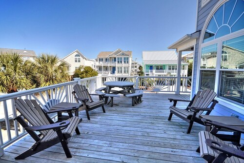 5 Bedroom Beach Home in Ocean Isle Beach--walk to beach and summer concerts!