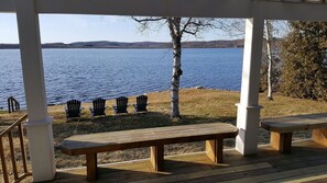 Terrace/patio - Gorgeous Lakefront House, AC, Private Dock, Kayaks, Canoe, Paddleboards. (Frankfort)