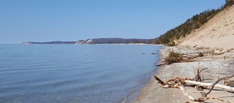 Gorgeous Lakefront House, AC, Private Dock, Kayaks, Canoe, Paddleboards.