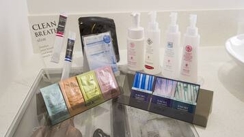 A bathroom counter with various toiletries and a sign that reads "CLEAN BREATH slim".