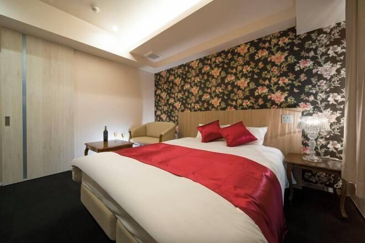 Egyptian cotton sheets, premium bedding, individually decorated