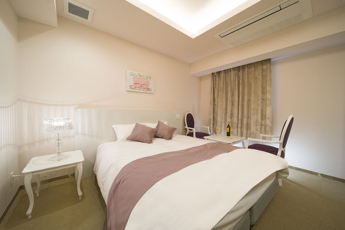 A Plan | Egyptian cotton sheets, premium bedding, desk, laptop workspace