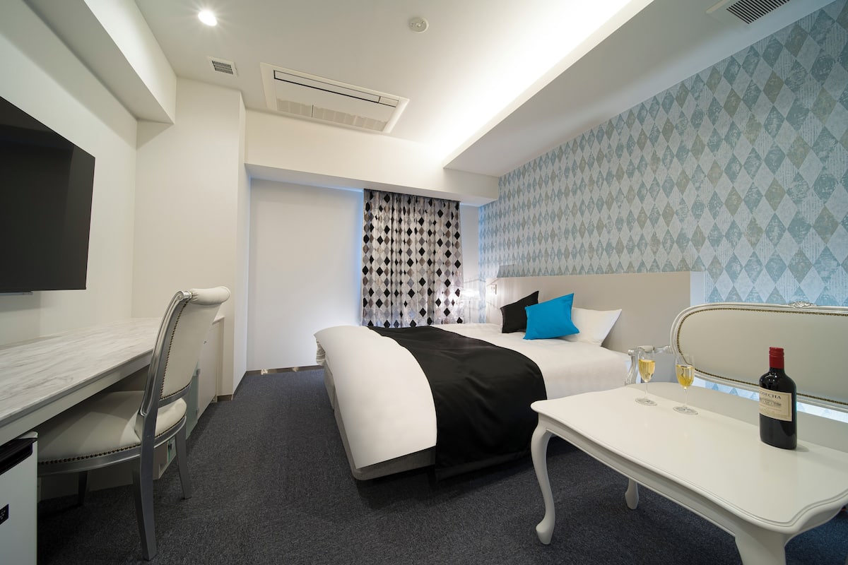 b plan | 1 bedroom, egyptian cotton sheets, premium bedding