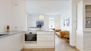 Fridge, oven, dishwasher, coffee/tea maker