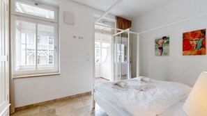 1 bedroom, travel crib, WiFi