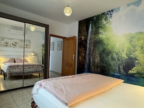2 chambres, lit parapluie, Wi-Fi, draps fournis