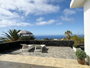 Unclassified image, 2 of 23, button