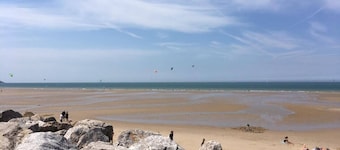 Bright detached house-large terrace/pellet stove-walking distance from the beach