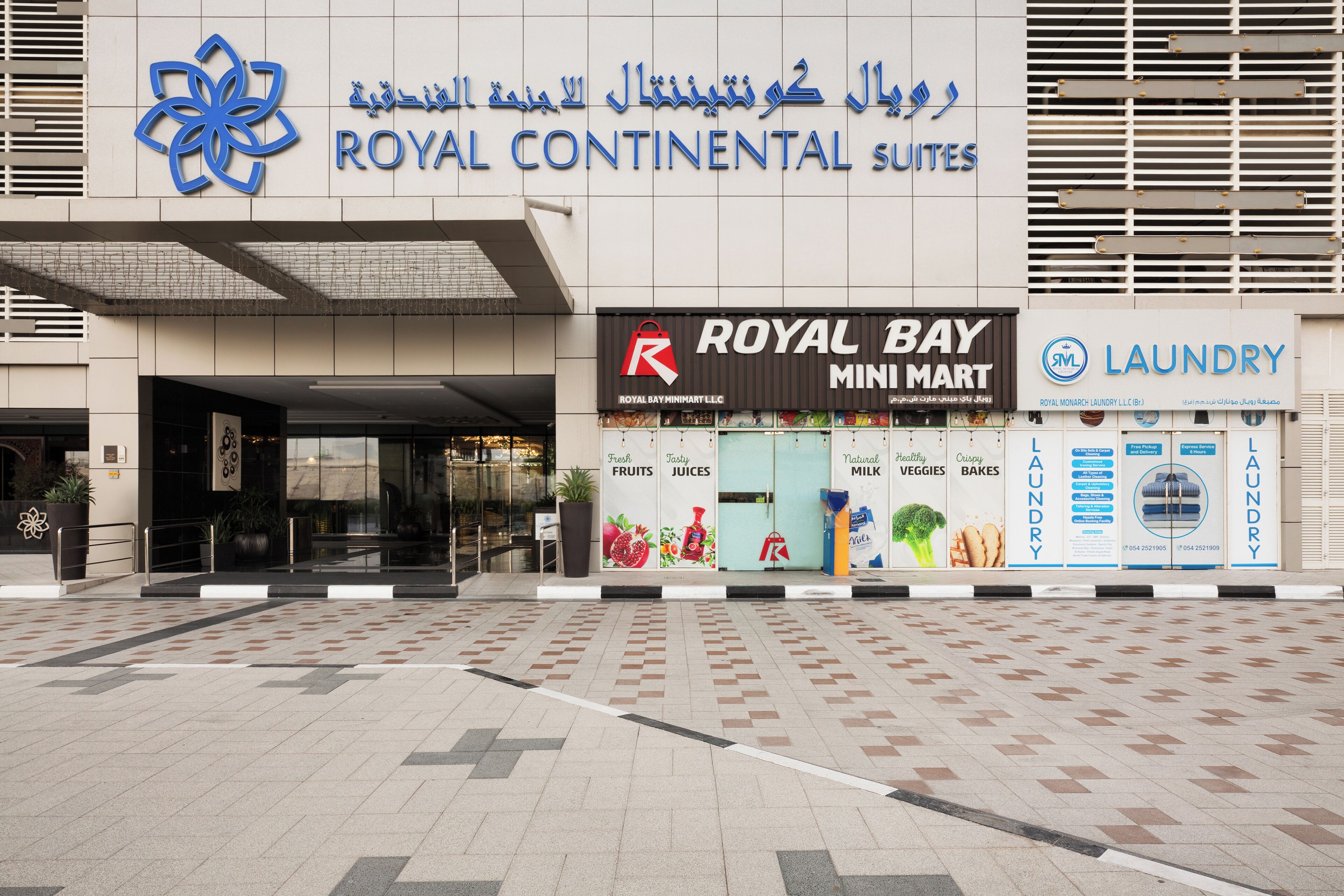 Royal Continental Suites har en fasad som vetter mot Royal Bay, och i närheten finns en liten butik och en tvättstuga.