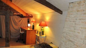 2 Schlafzimmer, Zimmersafe, Schreibtisch, Bügeleisen/Bügelbrett