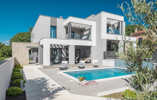 A heated pool - Amazing home in Medulin with WiFi (Medulin)