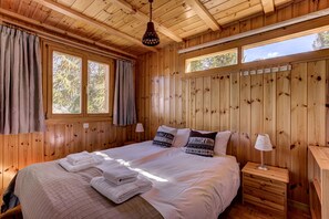 3 chambres, fer et planche à repasser, Wi-Fi, draps fournis