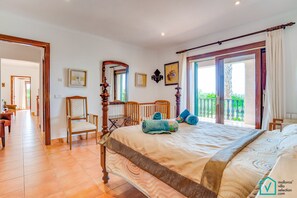 5 bedrooms, iron/ironing board, travel crib, free WiFi