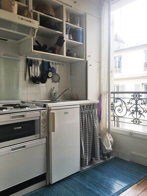 Fridge, microwave, freezer - Monceau (Claude Pouillet) ID 302 (Paris)