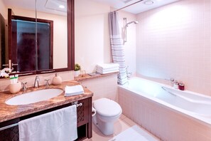 Apartment, 3 Bedrooms | Bathroom - Elite Royal Apartment - Burj Khalifa & Fountain view - The Royal (Dubai)