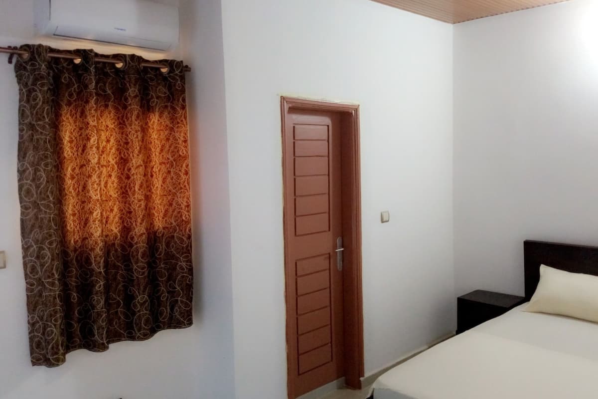 Comfort Room | Free WiFi, bed sheets