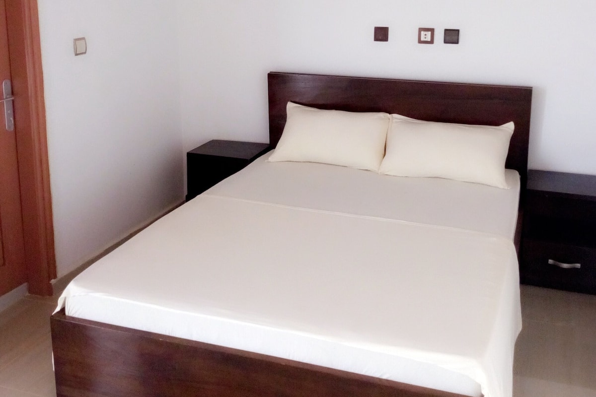 Senior Room | Free WiFi, bed sheets