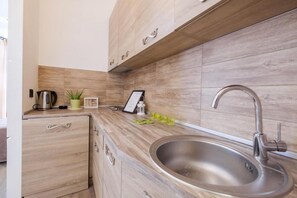 ثلاجة، فرن، جهاز طهي للأرز، شواية